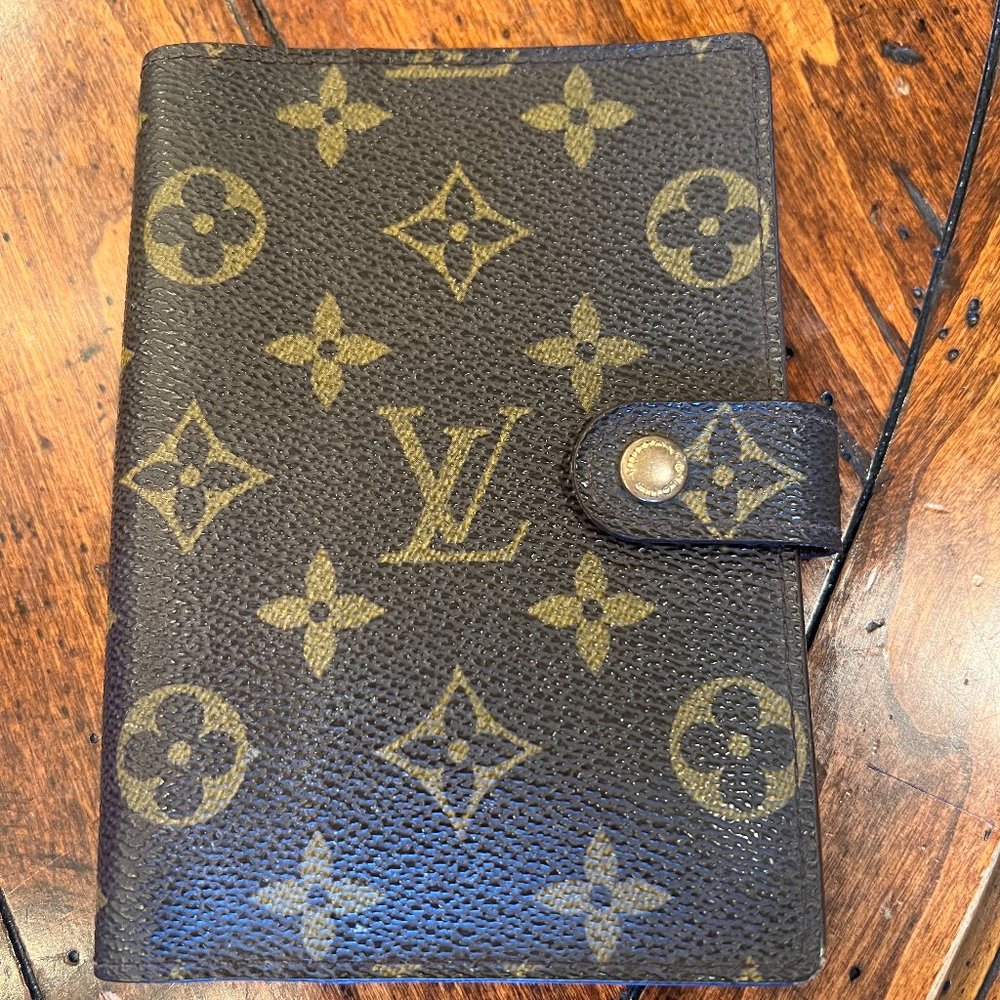 AUTHENTIC Louis Vuitton Agenda
